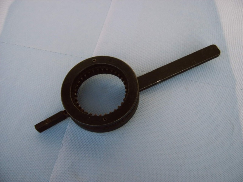 Datei:Duc34 Schlüssel Kupplungskorb 2 33 Zähne Bild 2.JPG